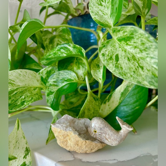 Whale Carving on Quartz Geode - Picture 7 of 7